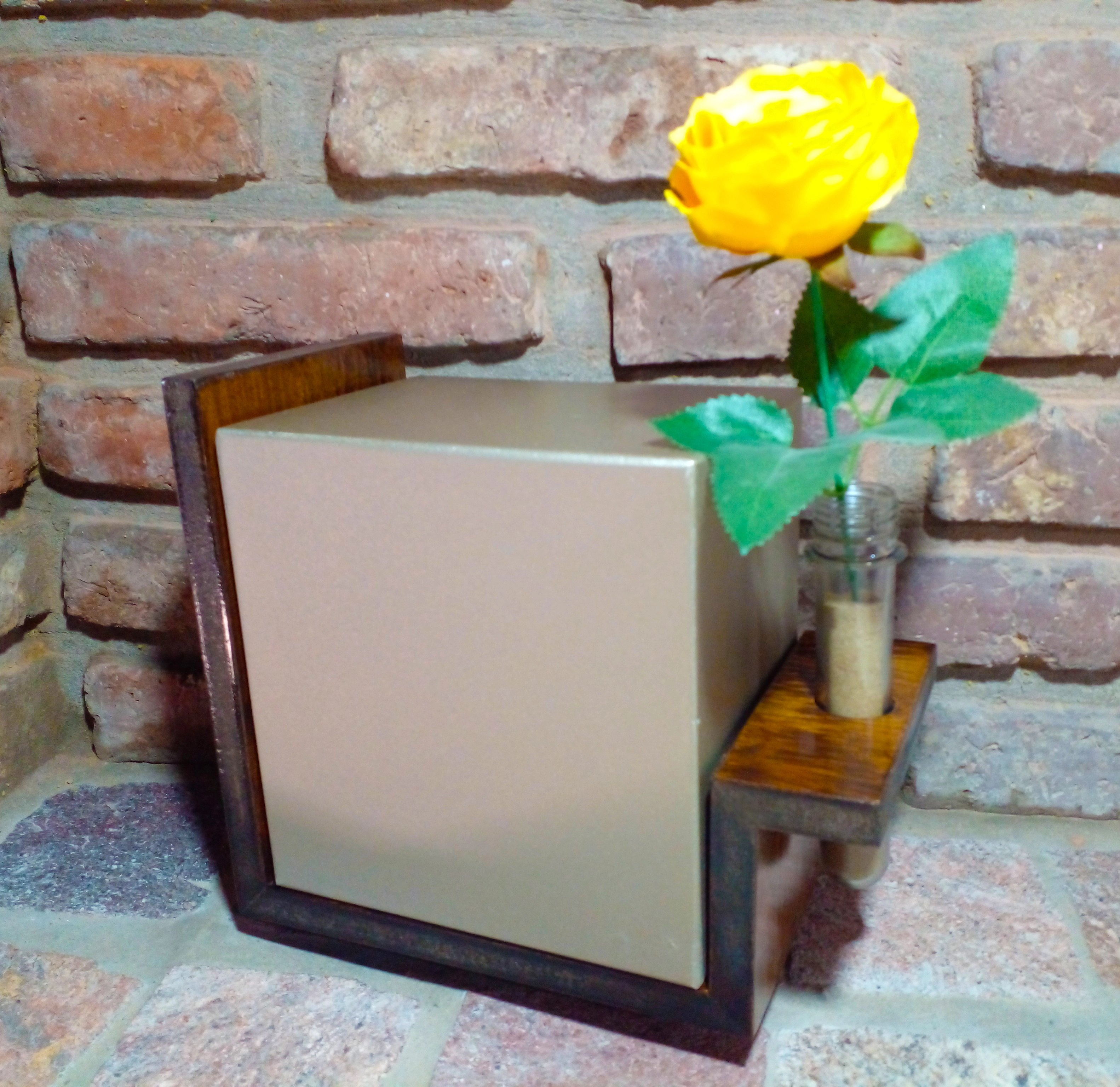 Imagen de RENACIMIENTO ADULTOS, urna de madera